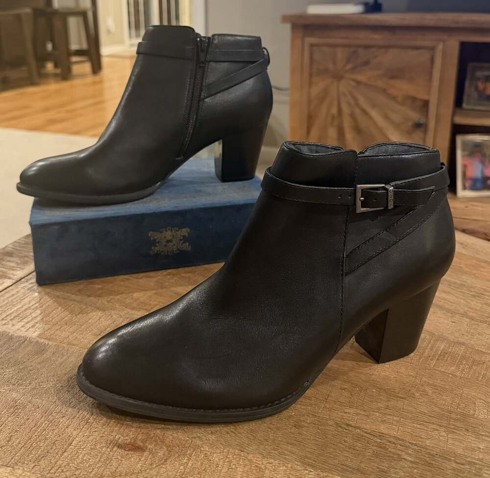 Vionic Upton Women’s 10 Black Leather Ankle Boots Block Heel Buckle Zip